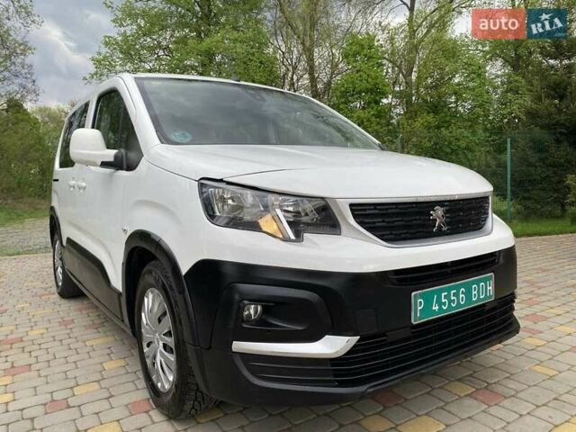 Белый Пежо Rifter, объемом двигателя 1.5 л и пробегом 256 тыс. км за 14900 $, фото 1 на Automoto.ua