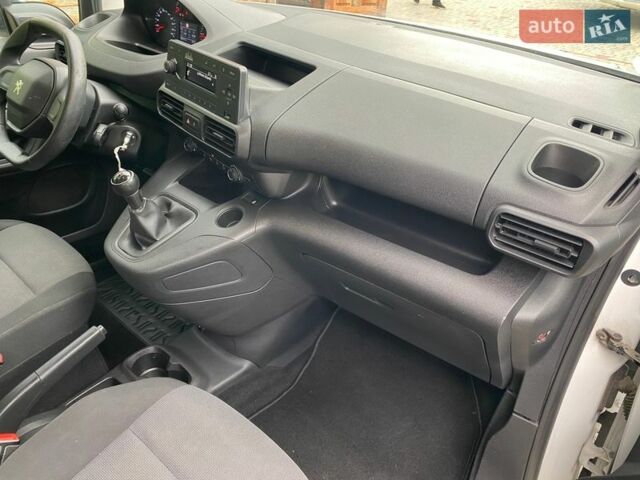 Белый Пежо Rifter, объемом двигателя 1.5 л и пробегом 256 тыс. км за 15500 $, фото 15 на Automoto.ua