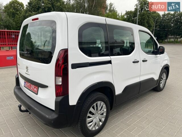 Белый Пежо Rifter, объемом двигателя 1.5 л и пробегом 159 тыс. км за 16300 $, фото 7 на Automoto.ua
