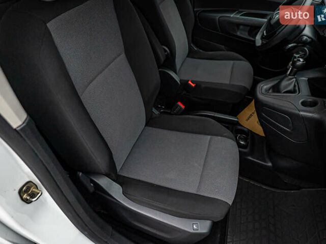 Белый Пежо Rifter, объемом двигателя 1.6 л и пробегом 149 тыс. км за 16148 $, фото 8 на Automoto.ua