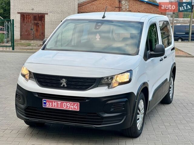 Белый Пежо Rifter, объемом двигателя 1.5 л и пробегом 159 тыс. км за 16200 $, фото 2 на Automoto.ua