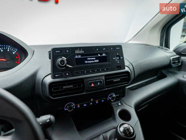 Белый Пежо Rifter, объемом двигателя 1.6 л и пробегом 149 тыс. км за 16148 $, фото 14 на Automoto.ua