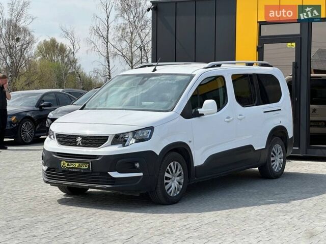 Белый Пежо Rifter, объемом двигателя 1.56 л и пробегом 54 тыс. км за 17950 $, фото 2 на Automoto.ua