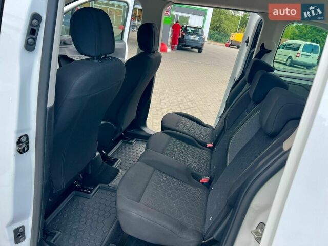 Білий Пежо Rifter, об'ємом двигуна 1.5 л та пробігом 159 тис. км за 14950 $, фото 74 на Automoto.ua
