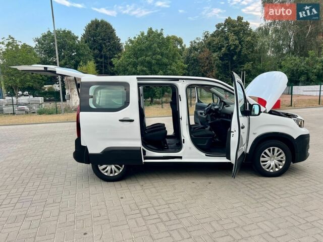 Белый Пежо Rifter, объемом двигателя 1.5 л и пробегом 159 тыс. км за 16200 $, фото 45 на Automoto.ua