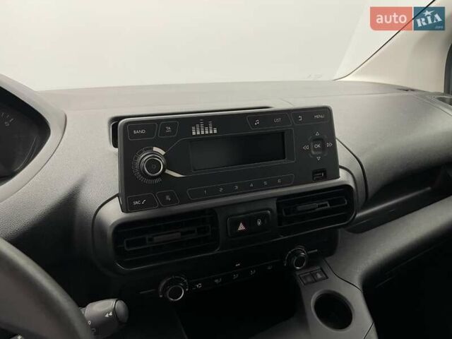 Белый Пежо Rifter, объемом двигателя 1.6 л и пробегом 146 тыс. км за 14478 $, фото 16 на Automoto.ua