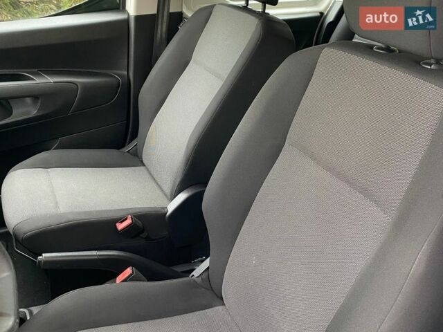 Белый Пежо Rifter, объемом двигателя 1.5 л и пробегом 256 тыс. км за 15500 $, фото 28 на Automoto.ua