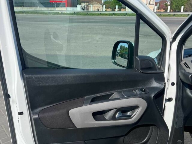 Белый Пежо Rifter, объемом двигателя 1.5 л и пробегом 206 тыс. км за 15500 $, фото 8 на Automoto.ua