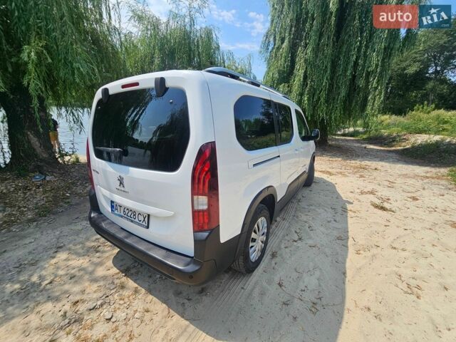 Білий Пежо Rifter, об'ємом двигуна 1.56 л та пробігом 56 тис. км за 17500 $, фото 6 на Automoto.ua