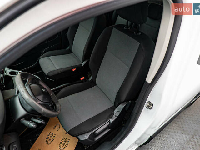 Белый Пежо Rifter, объемом двигателя 1.6 л и пробегом 189 тыс. км за 14014 $, фото 7 на Automoto.ua