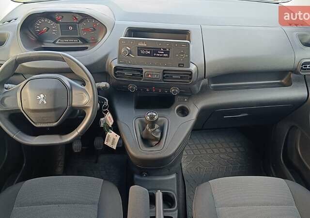 Білий Пежо Rifter, об'ємом двигуна 1.56 л та пробігом 107 тис. км за 15296 $, фото 7 на Automoto.ua