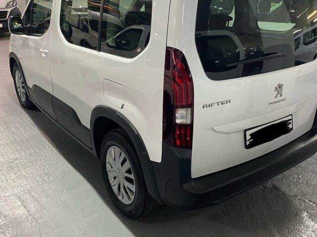 Білий Пежо Rifter, об'ємом двигуна 1.6 л та пробігом 142 тис. км за 13498 $, фото 3 на Automoto.ua
