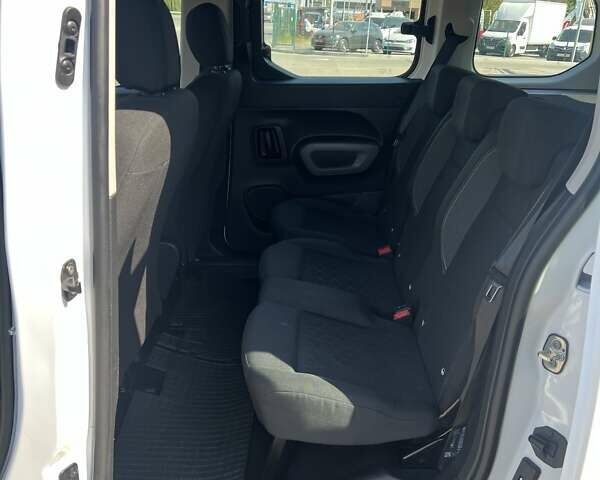 Белый Пежо Rifter, объемом двигателя 1.5 л и пробегом 206 тыс. км за 15500 $, фото 12 на Automoto.ua