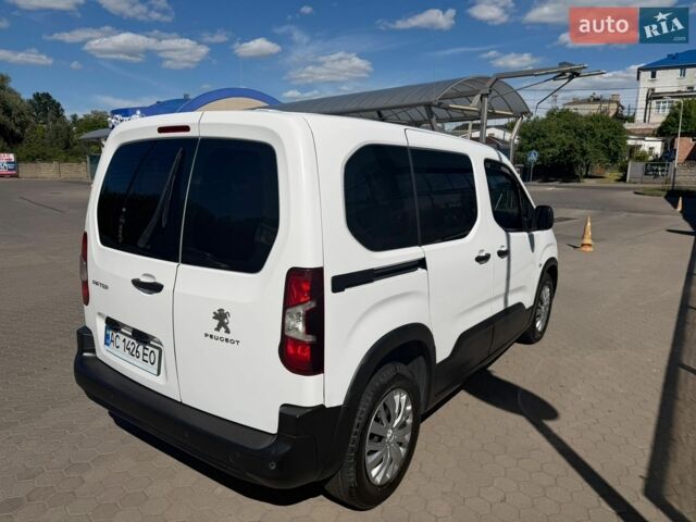 Білий Пежо Rifter, об'ємом двигуна 1.56 л та пробігом 57 тис. км за 17500 $, фото 4 на Automoto.ua