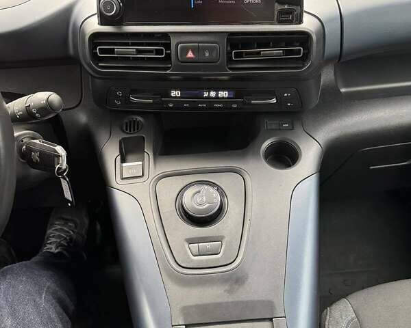 Білий Пежо Rifter, об'ємом двигуна 1.5 л та пробігом 93 тис. км за 21500 $, фото 14 на Automoto.ua