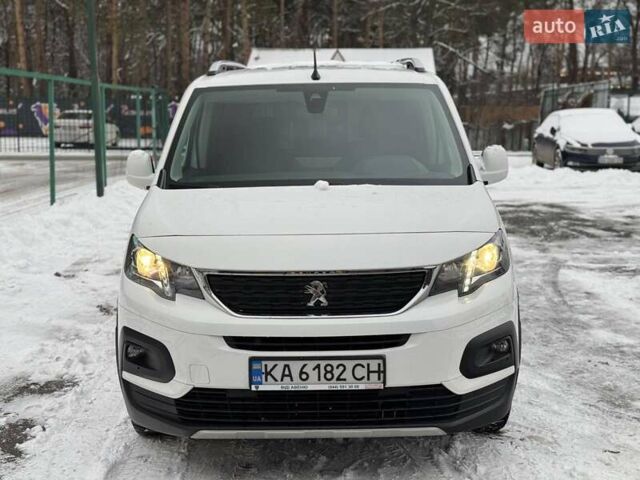 Білий Пежо Rifter, об'ємом двигуна 1.5 л та пробігом 95 тис. км за 21500 $, фото 1 на Automoto.ua
