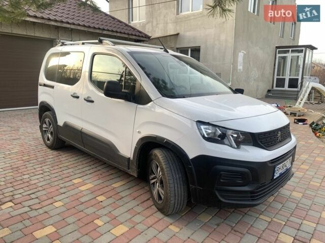 Белый Пежо Rifter, объемом двигателя 1.56 л и пробегом 60 тыс. км за 18000 $, фото 2 на Automoto.ua