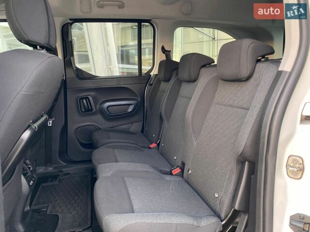 Білий Пежо Rifter, об'ємом двигуна 1.5 л та пробігом 99 тис. км за 22600 $, фото 19 на Automoto.ua