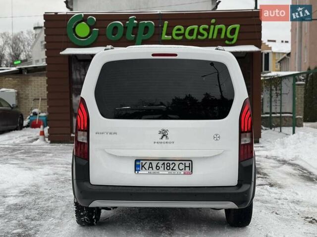 Білий Пежо Rifter, об'ємом двигуна 1.5 л та пробігом 95 тис. км за 21500 $, фото 4 на Automoto.ua