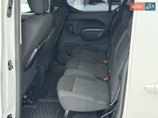 Білий Пежо Rifter, об'ємом двигуна 1.5 л та пробігом 95 тис. км за 21500 $, фото 7 на Automoto.ua