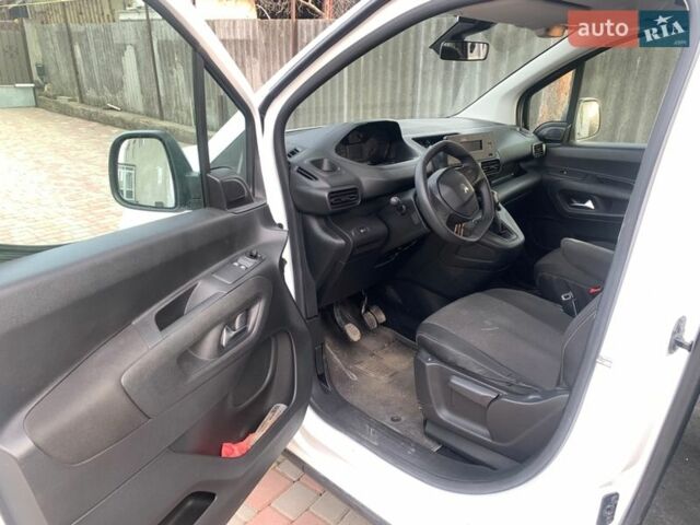 Белый Пежо Rifter, объемом двигателя 1.56 л и пробегом 60 тыс. км за 18000 $, фото 10 на Automoto.ua