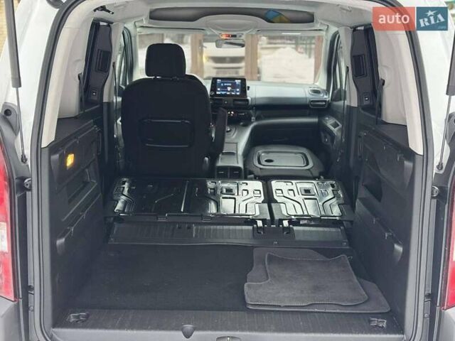 Білий Пежо Rifter, об'ємом двигуна 1.5 л та пробігом 95 тис. км за 21500 $, фото 12 на Automoto.ua