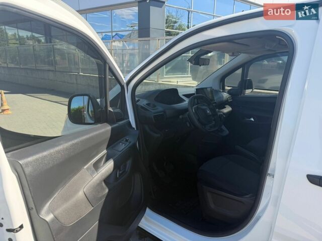 Білий Пежо Rifter, об'ємом двигуна 1.56 л та пробігом 57 тис. км за 17500 $, фото 8 на Automoto.ua
