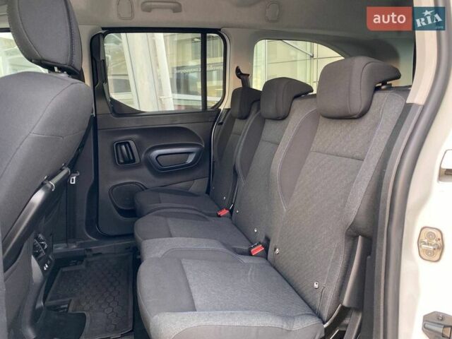 Білий Пежо Rifter, об'ємом двигуна 1.5 л та пробігом 95 тис. км за 23900 $, фото 11 на Automoto.ua