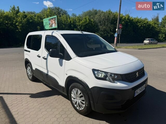 Білий Пежо Rifter, об'ємом двигуна 1.56 л та пробігом 57 тис. км за 17500 $, фото 2 на Automoto.ua