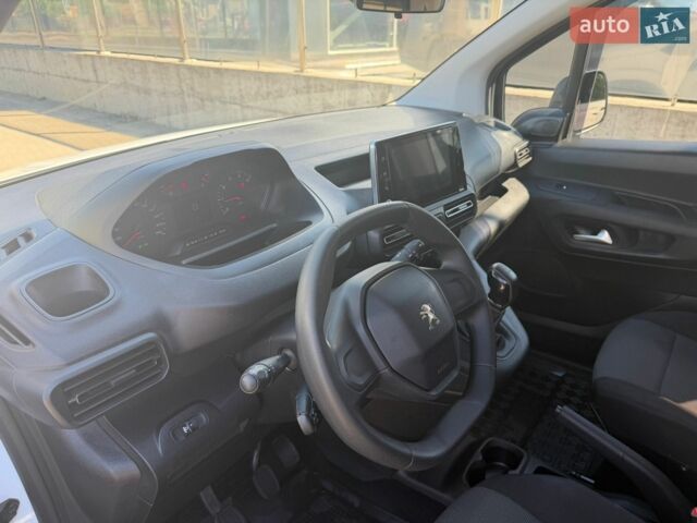 Білий Пежо Rifter, об'ємом двигуна 1.56 л та пробігом 57 тис. км за 17500 $, фото 12 на Automoto.ua