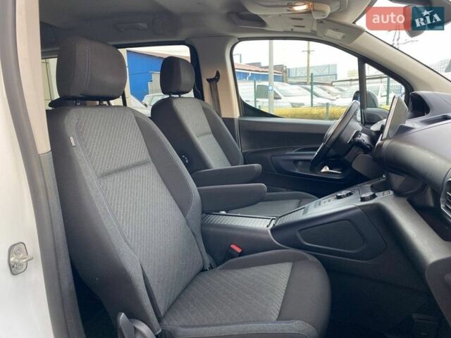 Білий Пежо Rifter, об'ємом двигуна 1.5 л та пробігом 95 тис. км за 23900 $, фото 17 на Automoto.ua