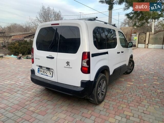 Белый Пежо Rifter, объемом двигателя 1.56 л и пробегом 60 тыс. км за 18000 $, фото 4 на Automoto.ua