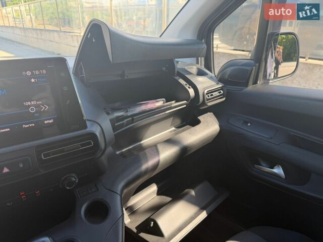 Білий Пежо Rifter, об'ємом двигуна 1.56 л та пробігом 57 тис. км за 17500 $, фото 27 на Automoto.ua