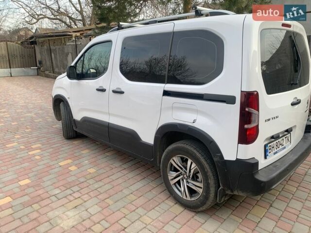 Белый Пежо Rifter, объемом двигателя 1.56 л и пробегом 60 тыс. км за 18000 $, фото 6 на Automoto.ua