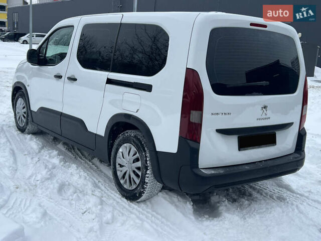 Білий Пежо Rifter, об'ємом двигуна 1.56 л та пробігом 160 тис. км за 17500 $, фото 2 на Automoto.ua