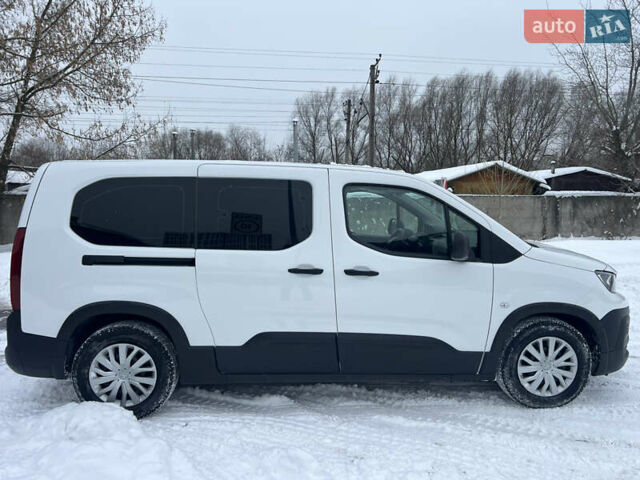 Білий Пежо Rifter, об'ємом двигуна 1.56 л та пробігом 160 тис. км за 17500 $, фото 5 на Automoto.ua