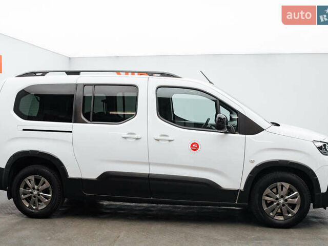 Білий Пежо Rifter, об'ємом двигуна 1.5 л та пробігом 48 тис. км за 28322 $, фото 13 на Automoto.ua