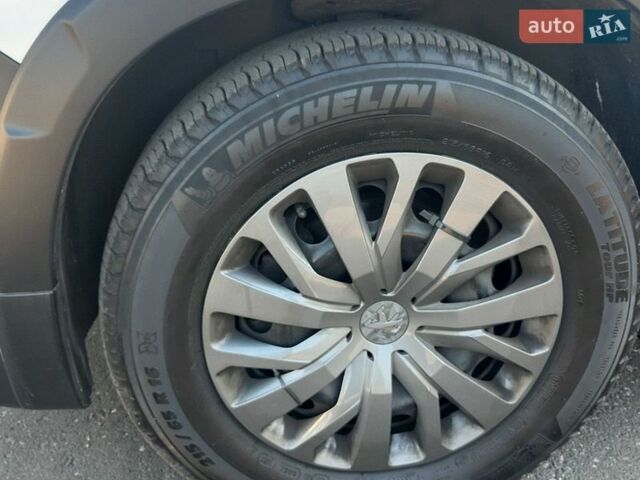 Білий Пежо Rifter, об'ємом двигуна 1.5 л та пробігом 17 тис. км за 19200 $, фото 4 на Automoto.ua