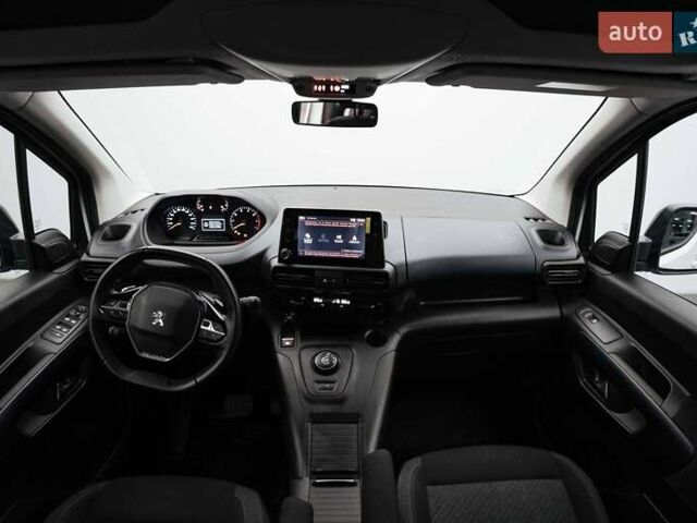 Білий Пежо Rifter, об'ємом двигуна 1.5 л та пробігом 48 тис. км за 28322 $, фото 5 на Automoto.ua