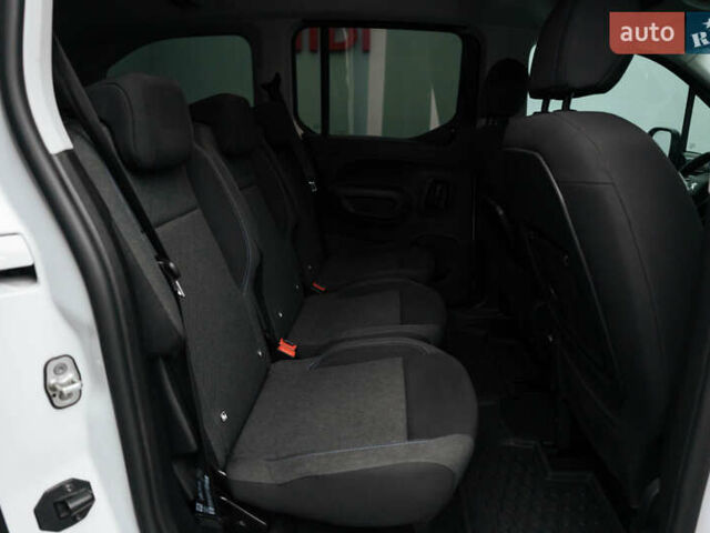 Белый Пежо Rifter, объемом двигателя 1.5 л и пробегом 34 тыс. км за 25835 $, фото 12 на Automoto.ua