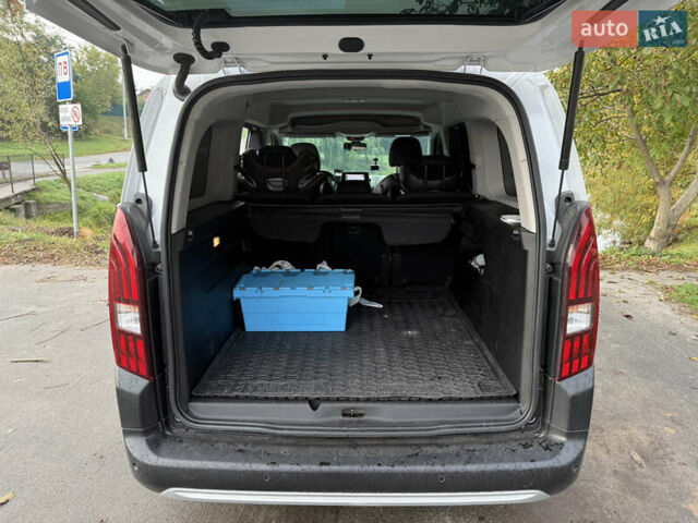Белый Пежо Rifter, объемом двигателя 1.5 л и пробегом 33 тыс. км за 27999 $, фото 12 на Automoto.ua