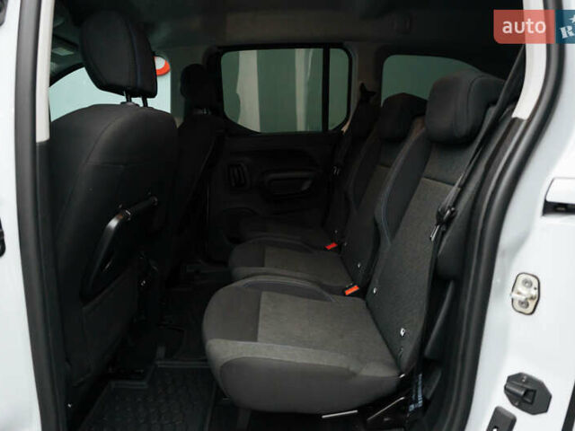 Белый Пежо Rifter, объемом двигателя 1.5 л и пробегом 34 тыс. км за 25835 $, фото 13 на Automoto.ua