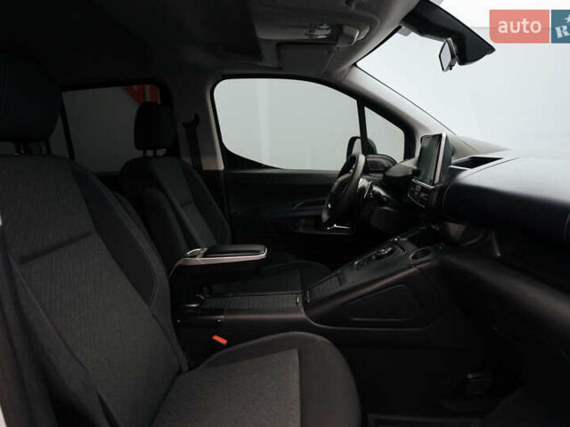 Белый Пежо Rifter, объемом двигателя 1.5 л и пробегом 34 тыс. км за 25835 $, фото 8 на Automoto.ua