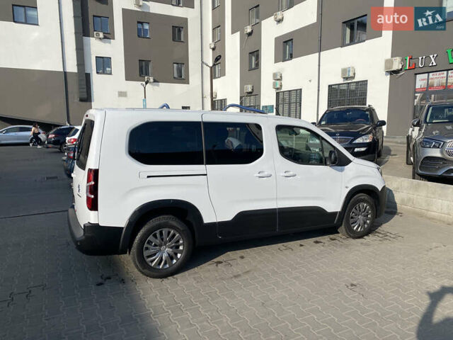 Белый Пежо Rifter, объемом двигателя 1.5 л и пробегом 15 тыс. км за 25000 $, фото 4 на Automoto.ua