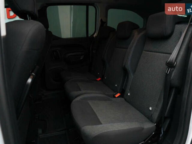 Белый Пежо Rifter, объемом двигателя 1.5 л и пробегом 34 тыс. км за 25835 $, фото 11 на Automoto.ua