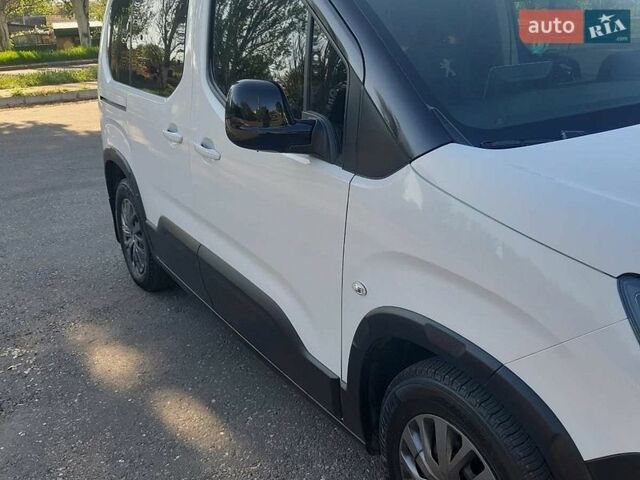 Білий Пежо Rifter, об'ємом двигуна 1.5 л та пробігом 17 тис. км за 19200 $, фото 2 на Automoto.ua