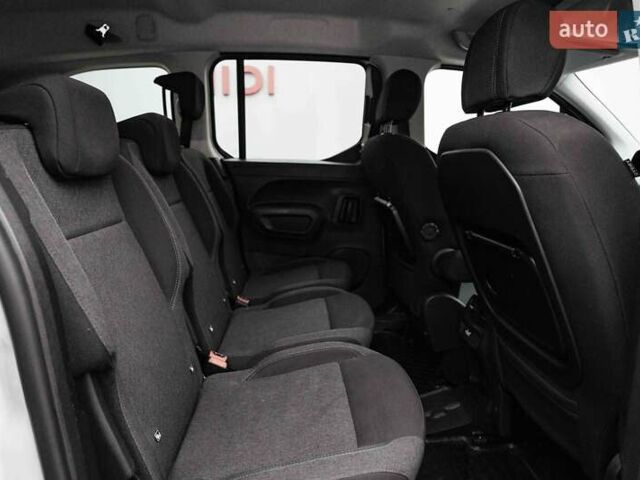 Білий Пежо Rifter, об'ємом двигуна 1.5 л та пробігом 48 тис. км за 28322 $, фото 11 на Automoto.ua