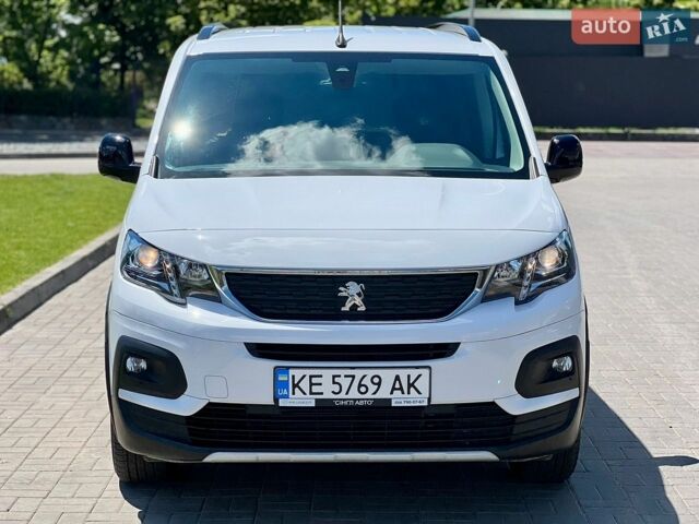 Белый Пежо Rifter, объемом двигателя 1.5 л и пробегом 2 тыс. км за 23999 $, фото 2 на Automoto.ua