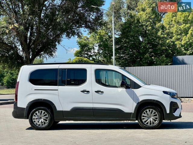 Белый Пежо Rifter, объемом двигателя 1.5 л и пробегом 15 тыс. км за 24999 $, фото 5 на Automoto.ua