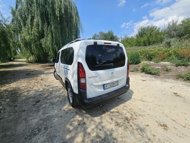 Белый Пежо Rifter, объемом двигателя 1.6 л и пробегом 56 тыс. км за 18012 $, фото 4 на Automoto.ua